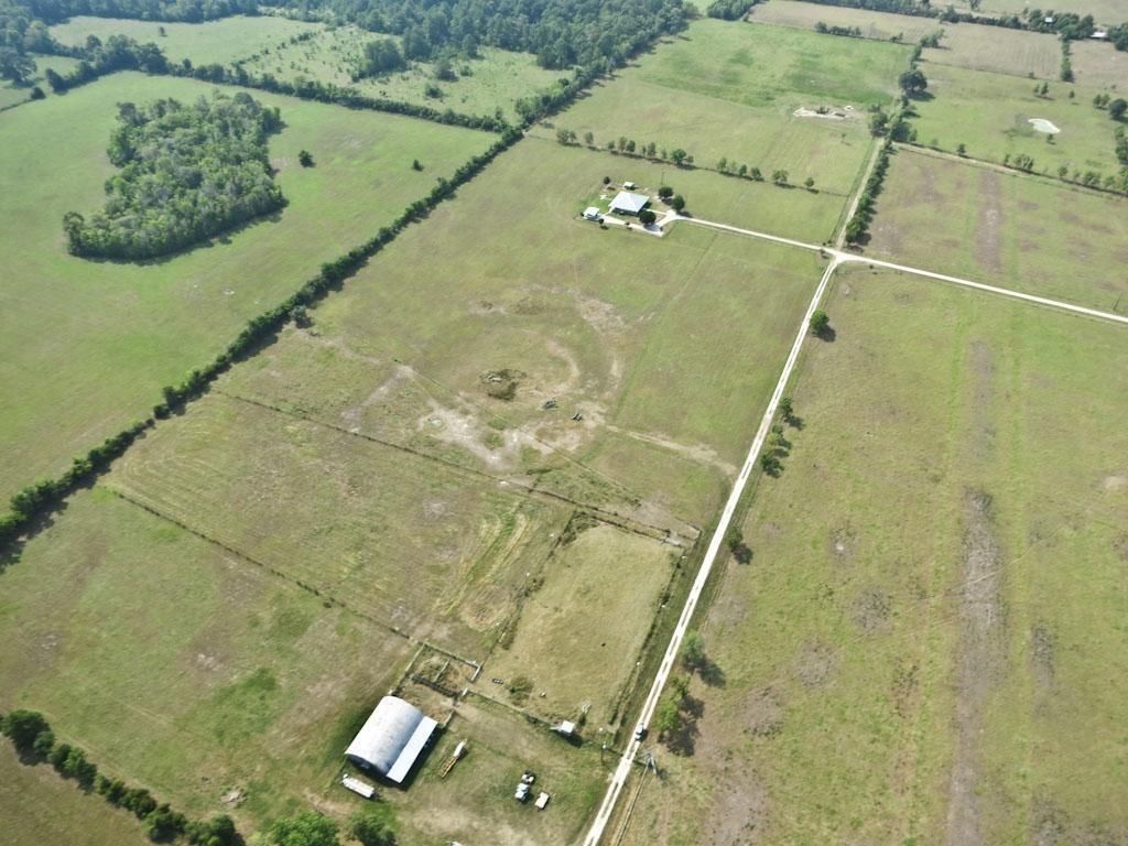 8 County Road 2235, Cleveland, TX 77327