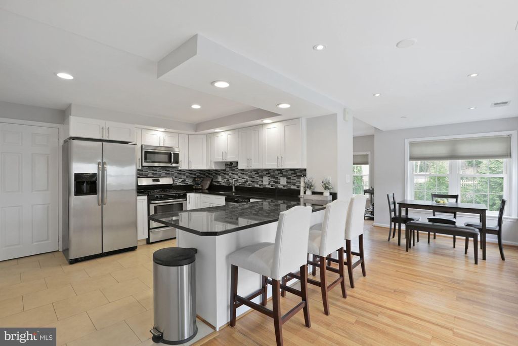 702 Douglass Ave, Rockville, MD 20850