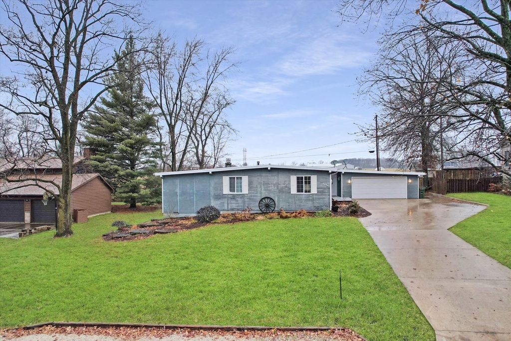 1204 Briarcliff Dr, Mahomet, IL 61853 See Est. Value, Schools & More