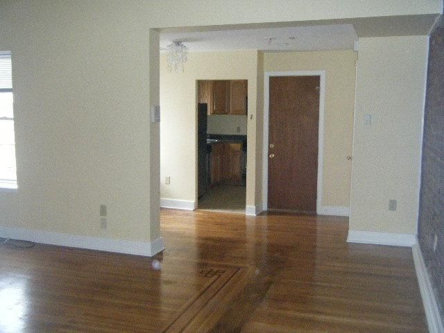 1619 Green St #3F, Philadelphia, PA 19130