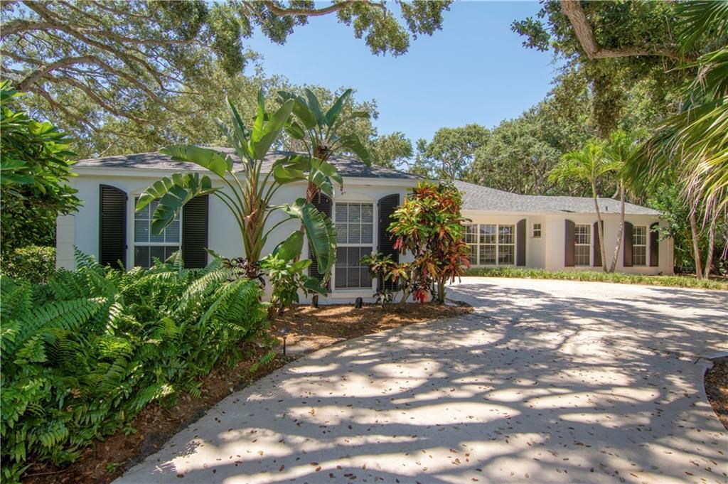 910 Seagrape Ln, Vero Beach, FL 32963
