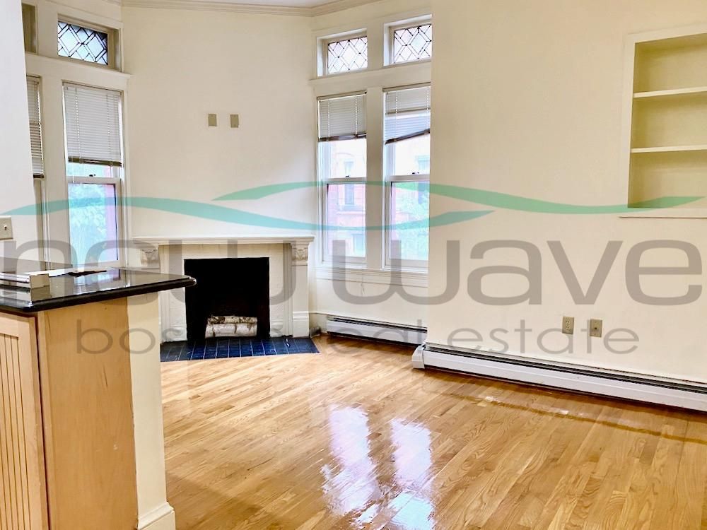 195 Commonwealth Ave #1, Boston, MA 02116
