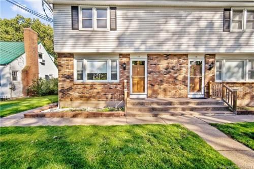 15 Overland St, Manchester, CT 06040