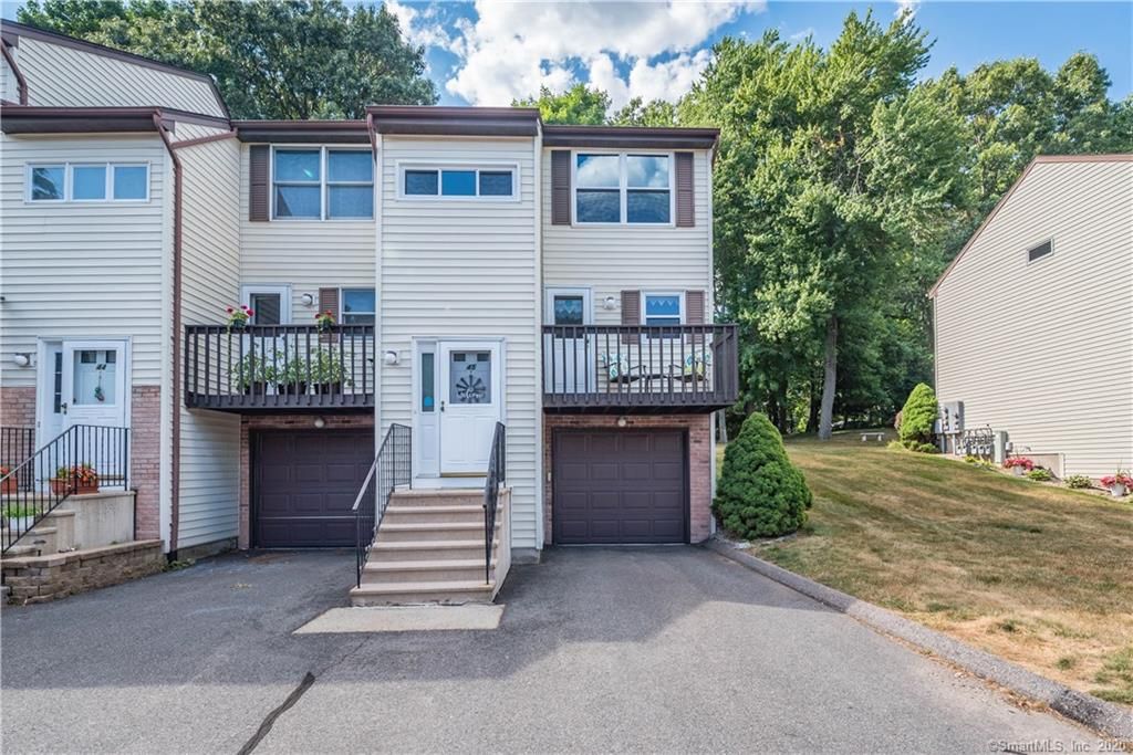 45 Oak Forest Dr 45, Manchester, CT 2 Bed, 2 Bath Condo 28 Photos