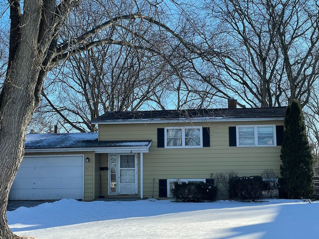 617 W Kenilworth Ave, Palatine, IL 60067