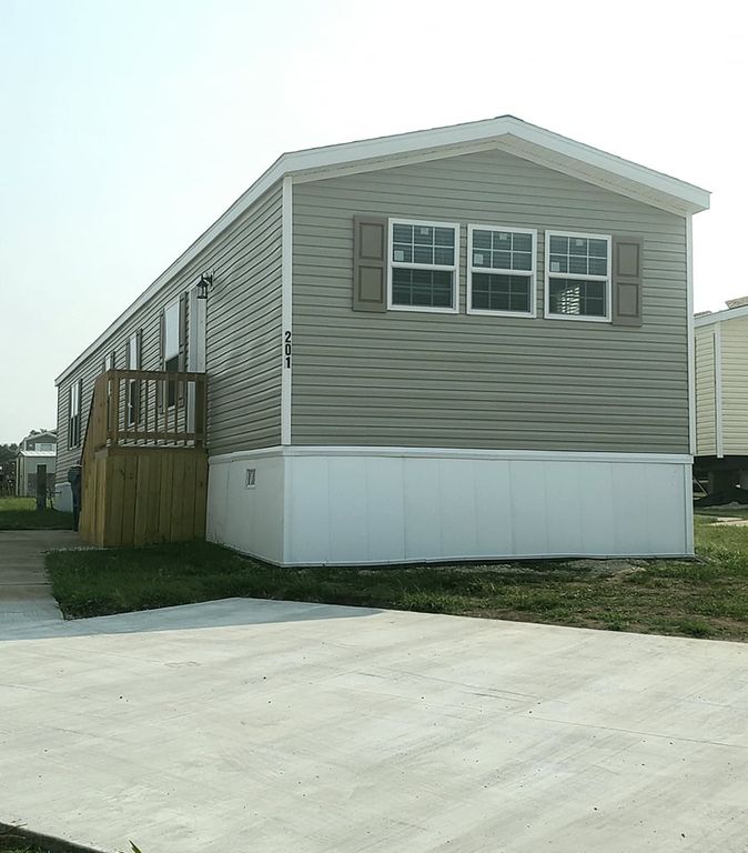501 E 63rd St N #201, Wichita, KS 67219