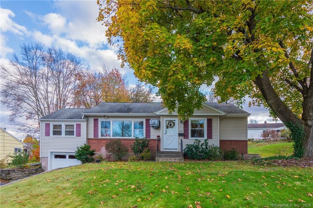 160 Bunce Rd, Wethersfield, CT 06109