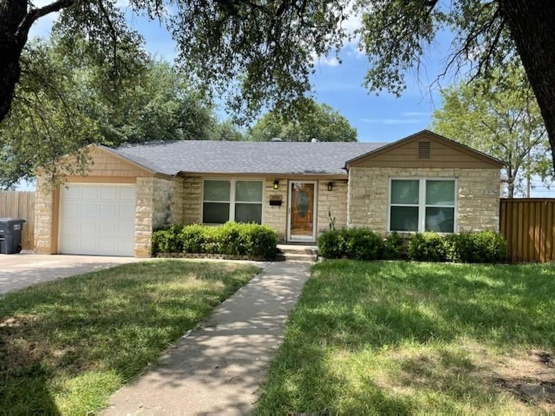 3924 Desert Ridge Dr, Fort Worth, TX 76116