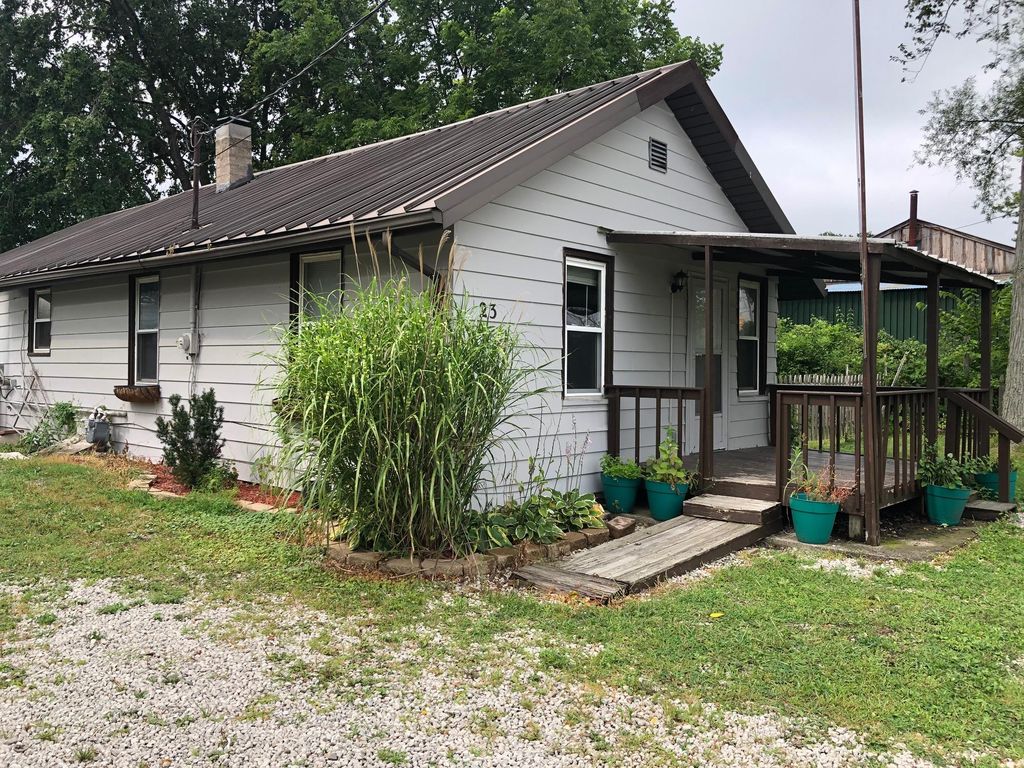 23 Lavoy, Temperance, MI 48182