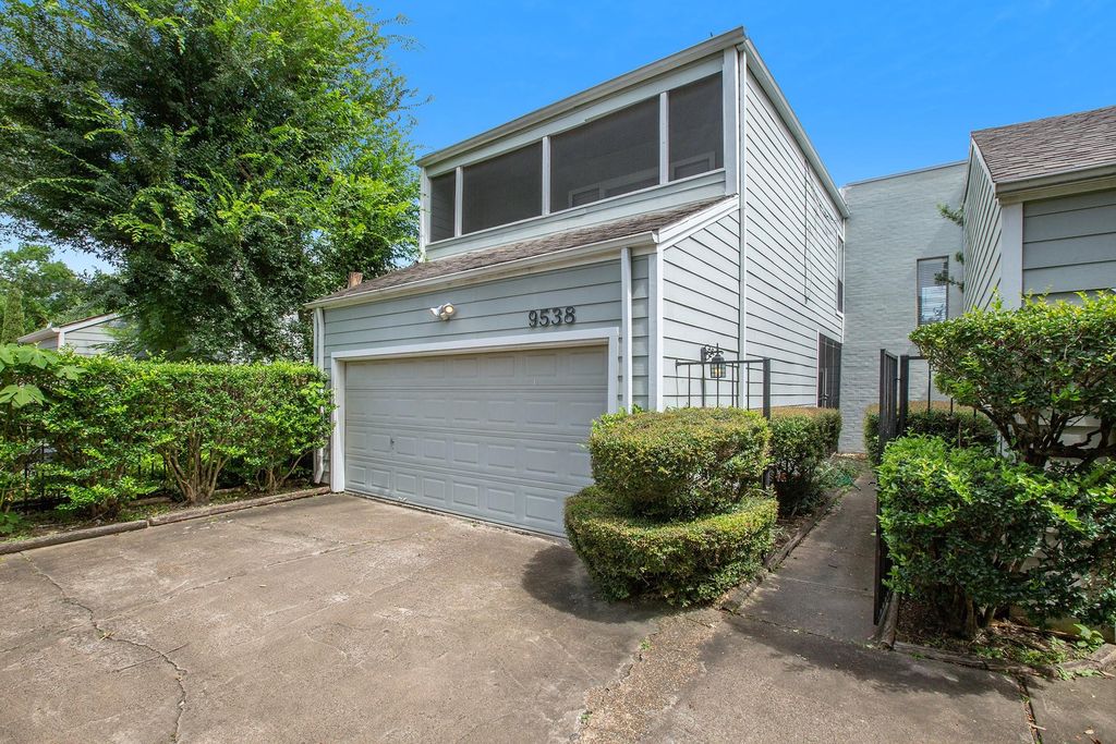 9538 Val Verde St #3, Houston, TX 77063