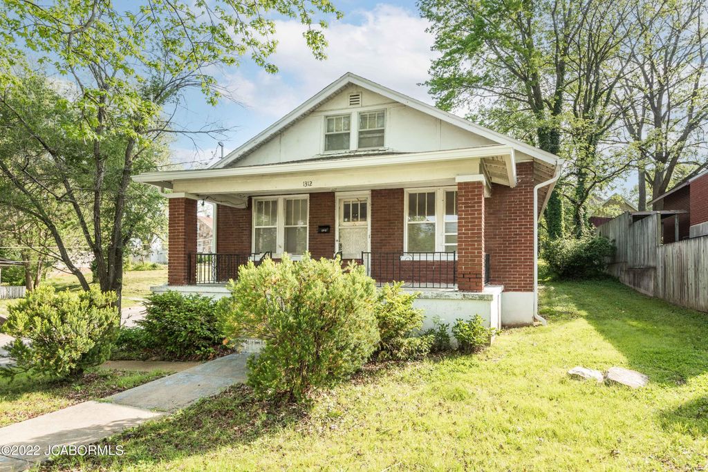 1312 E High St, Jefferson City, MO 65101