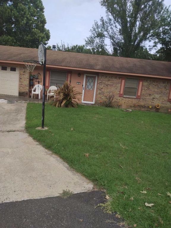 26 Melanie Ct, Longview, TX 75603
