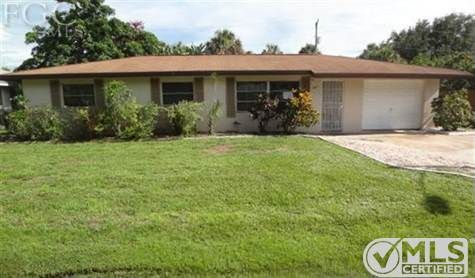345 Lakeview Dr, North Fort Myers, FL 33917
