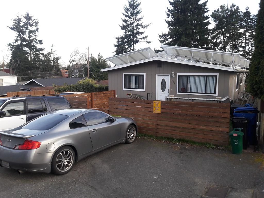 915 N 102nd St, Seattle, WA 98133