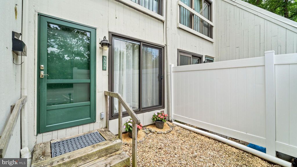 577 Summit House, West Chester, PA 19382 See Est. Value, Schools & More