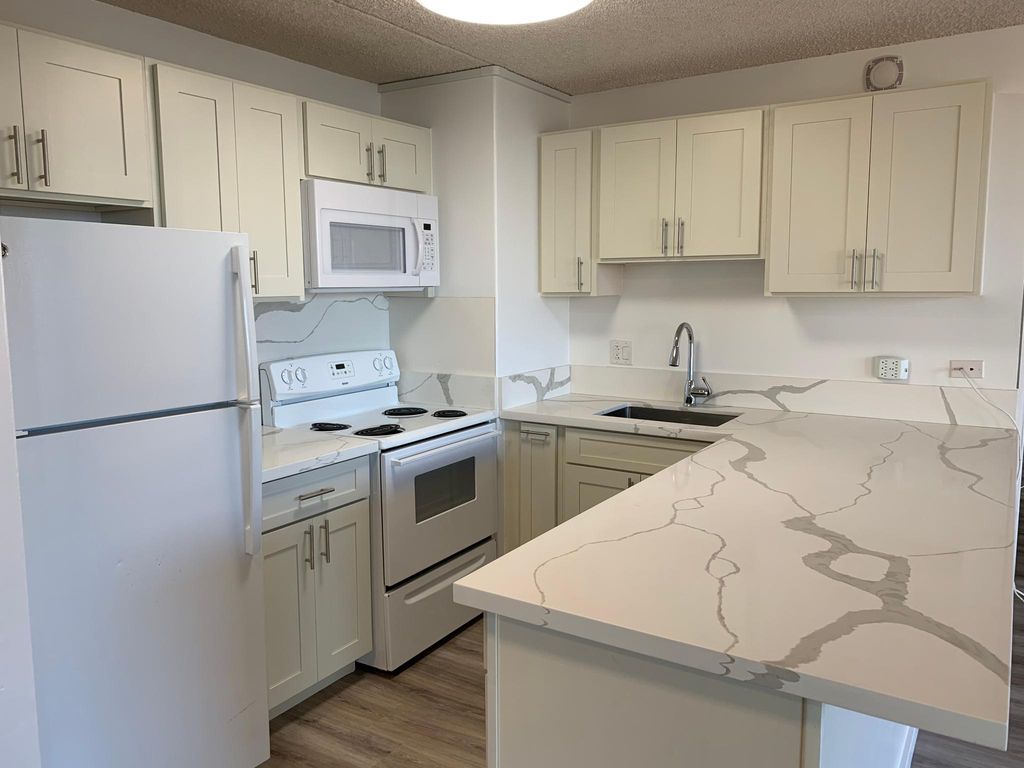 411 Hobron Ln, Honolulu, HI 96815