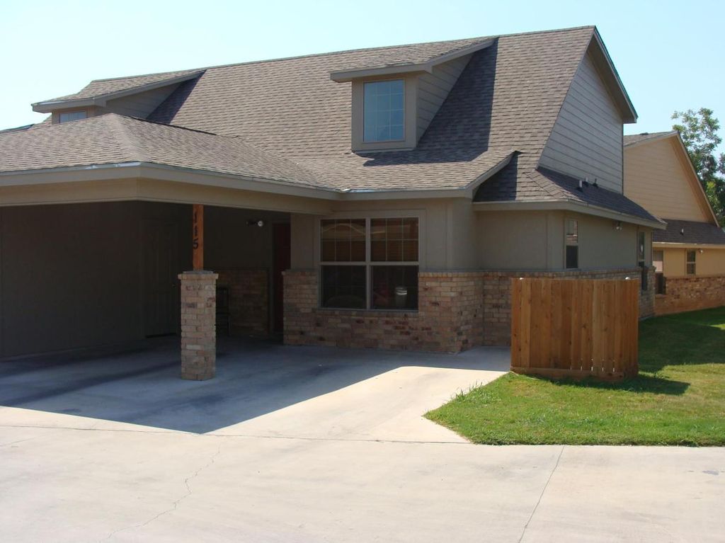 102 Meadow Park Cir, Waco, TX 76705