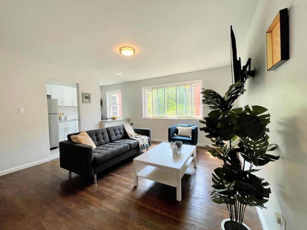 2698 Robinson Blvd #1, Pittsburgh, PA 15235