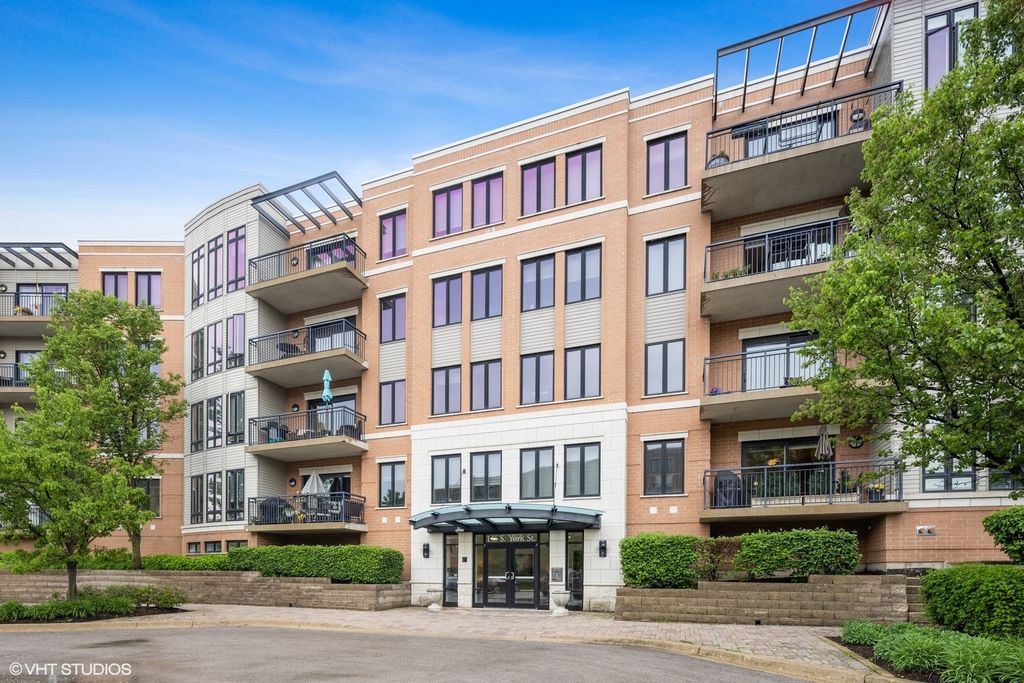145 S York St #404, Elmhurst, IL 60126