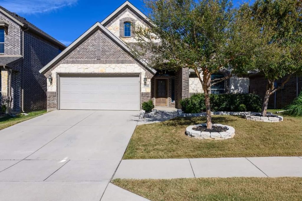 3941 Hollow Lake Rd, Roanoke, TX 76262