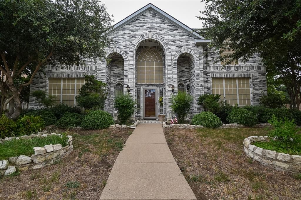 516 Edgeview Dr, Grand Prairie, TX 75052