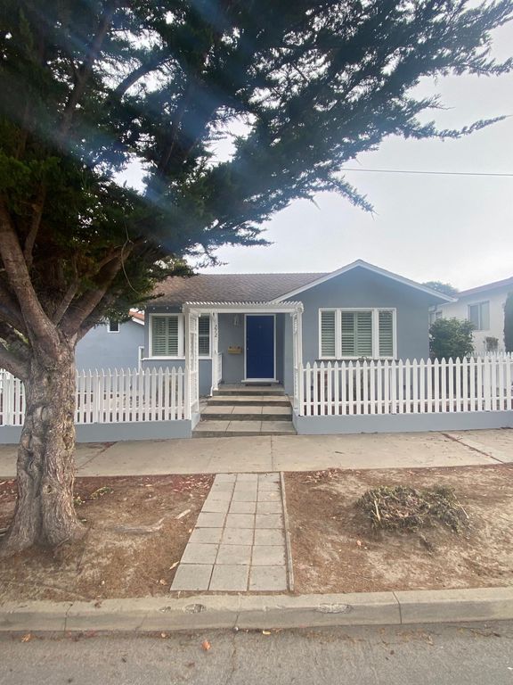 272 Pine Ave, Pacific Grove, CA 93950