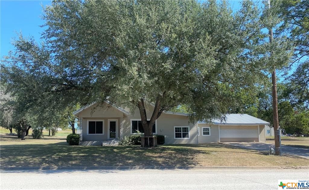 306 E Gillis Ave, Cameron, TX 76520