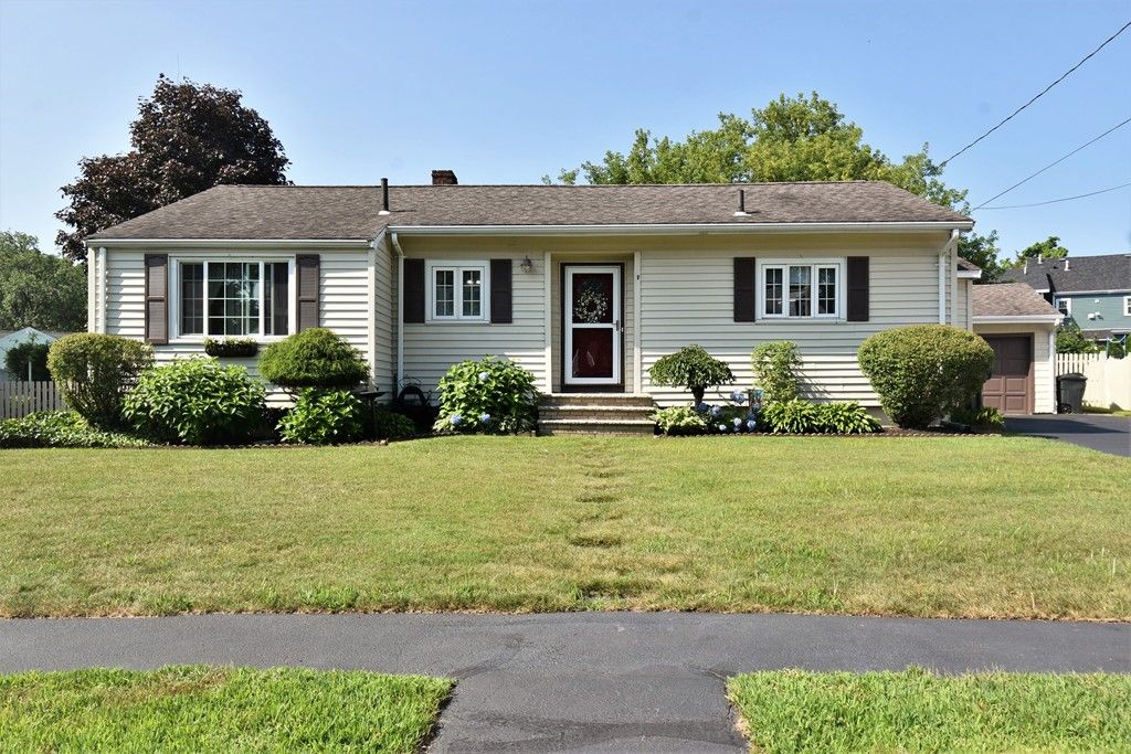 12 Millyan Rd, Woburn, MA 2 Bed, 2 Bath SingleFamily Home 28