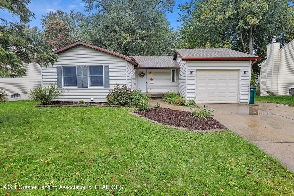2509 Solomon Dr, Lansing, MI 48910