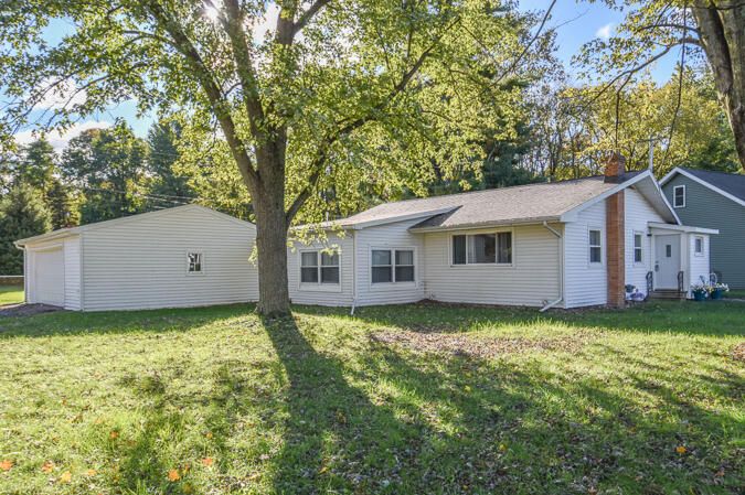 286 Edgewood Dr, Jackson, MI 49201