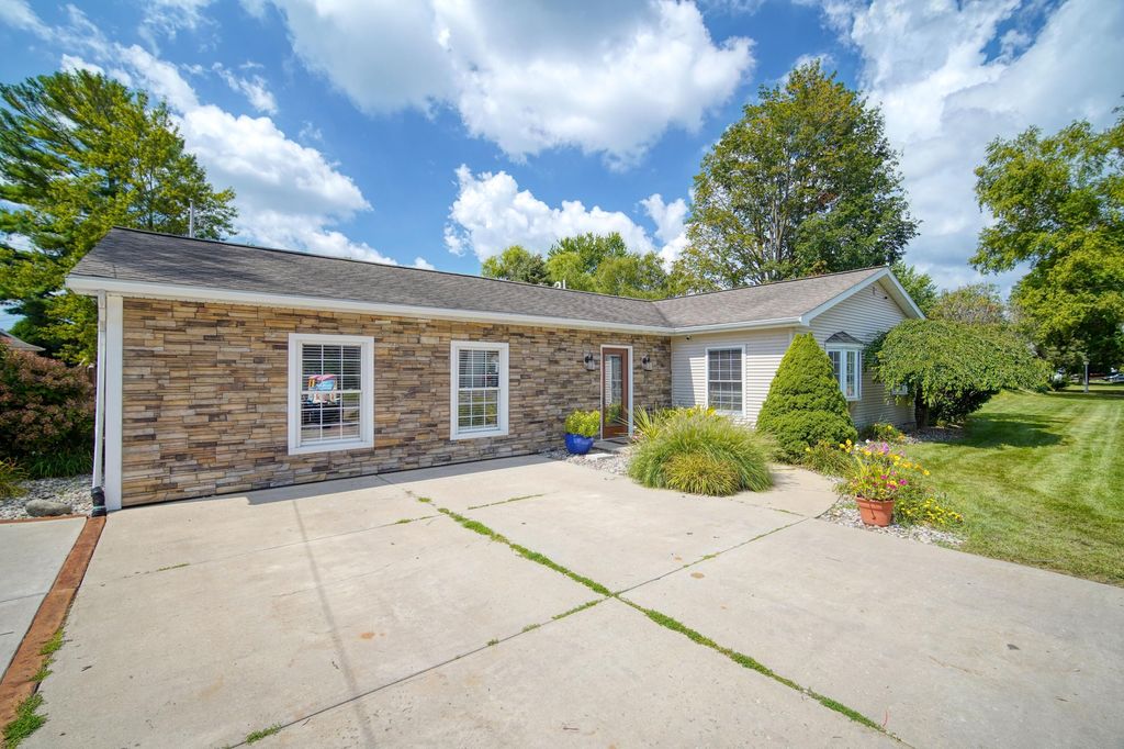 647 Napoleon Rd, Michigan Center, MI 49254