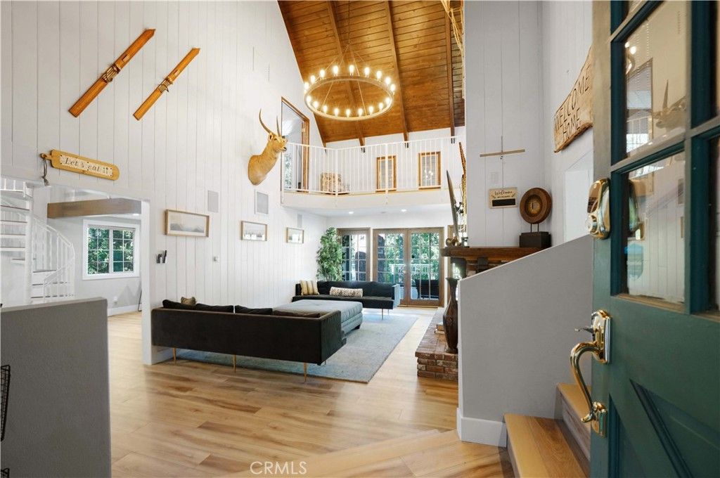 135 S  Fairway Dr, Lake Arrowhead, CA 92352