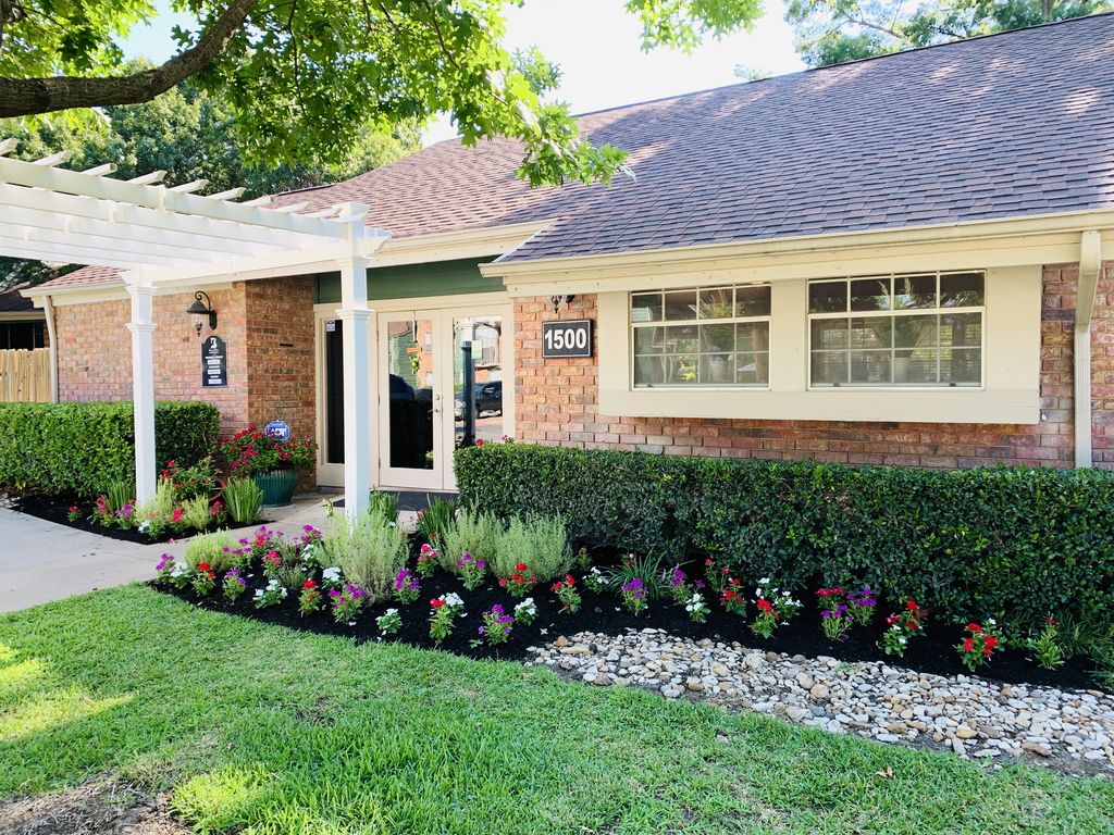 1500 Lawnmont Dr, Round Rock, TX 78664