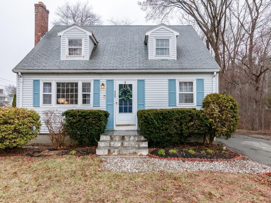 426 South St, Holbrook, MA 3 Bed, 2 Bath SingleFamily Home 30