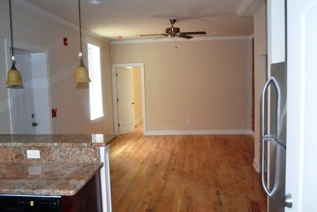 1623 Green St #1R, Philadelphia, PA 19130