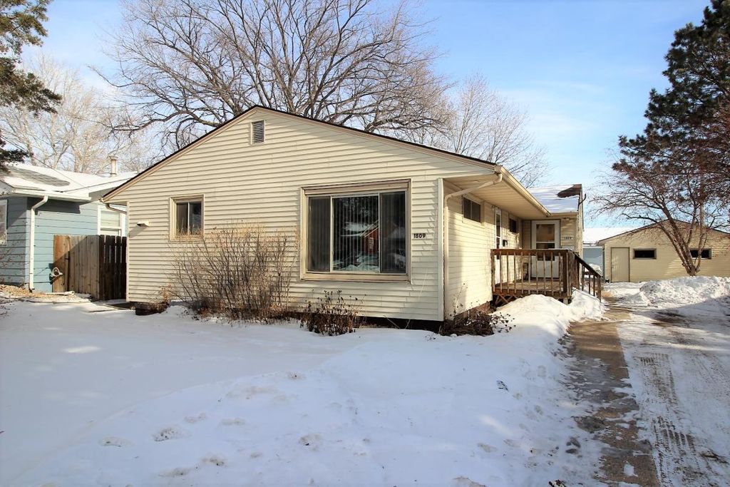 1809 Main St S B, Minot, ND 58701 Trulia