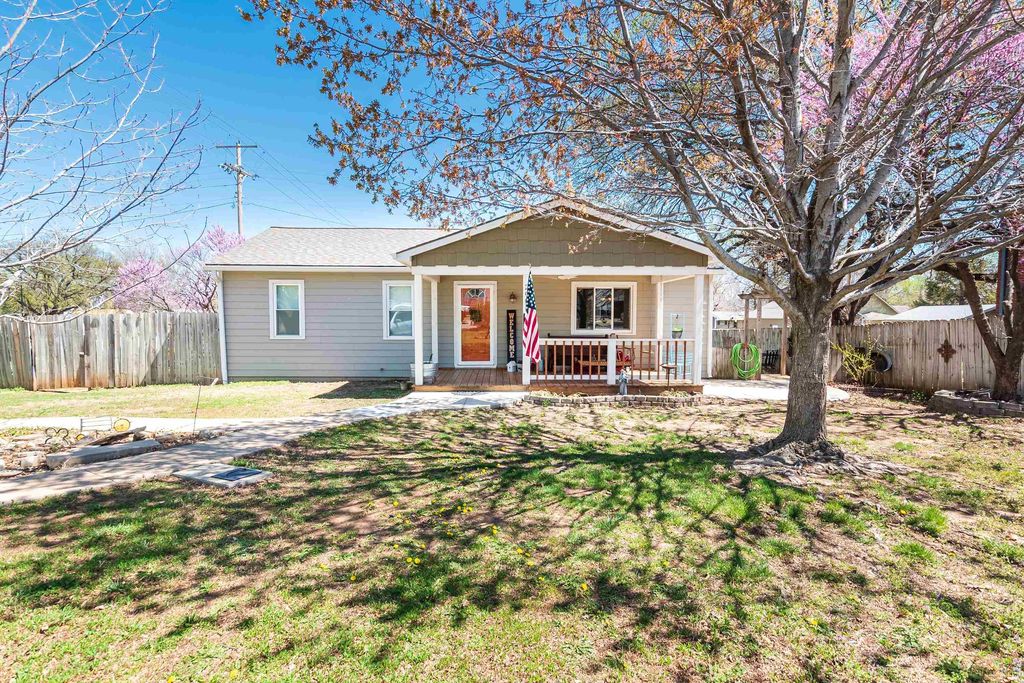200 S  Prospect Ave, Clearwater, KS 67026