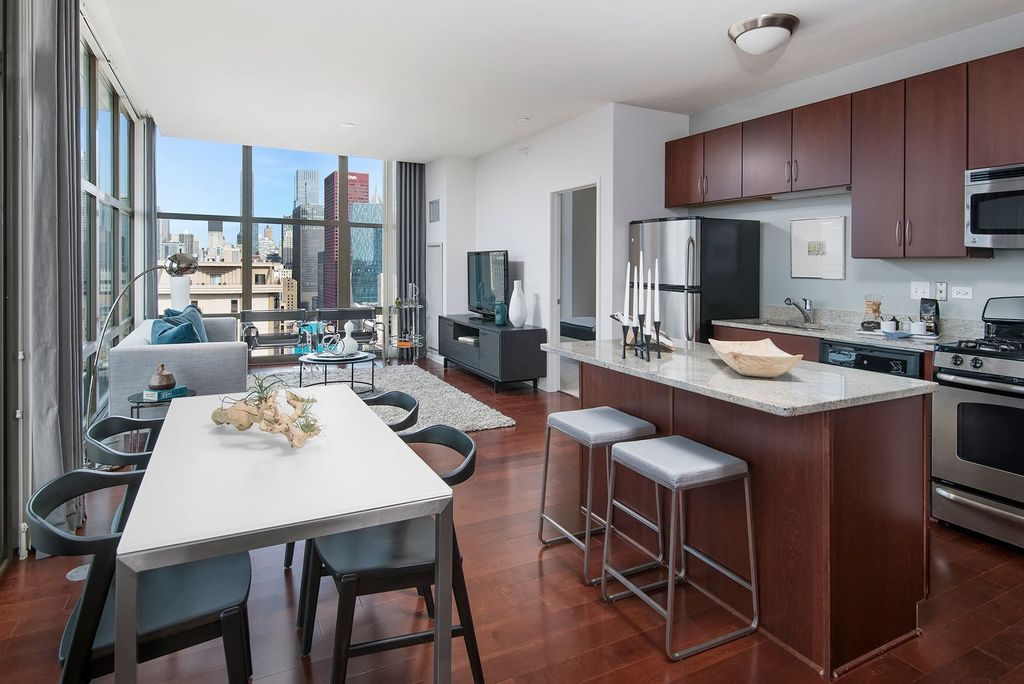 8 E 9th St, Chicago, IL 60605