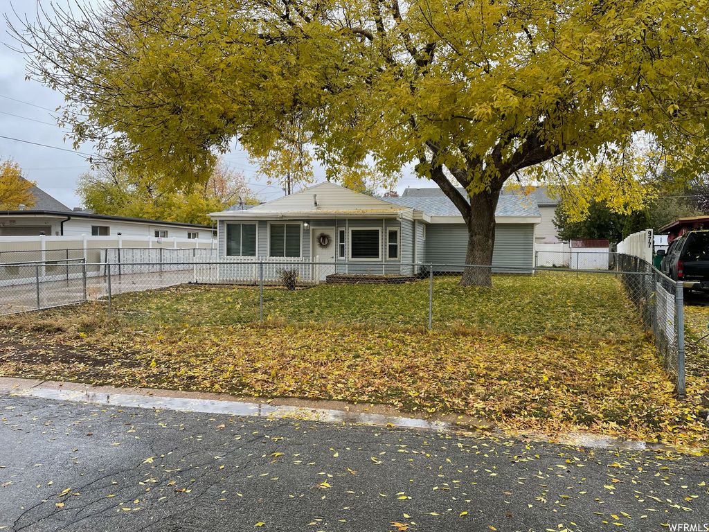 965 S Sherwood Dr E, Layton, UT 84041