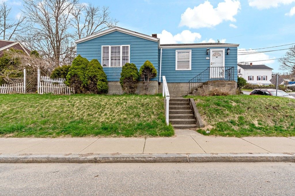 2883 N Main St, Fall River, MA 02720