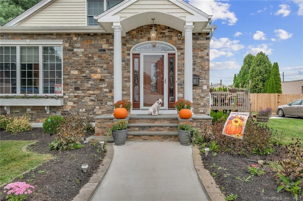 2 Saint Paul Ave, East Haven, CT 06512