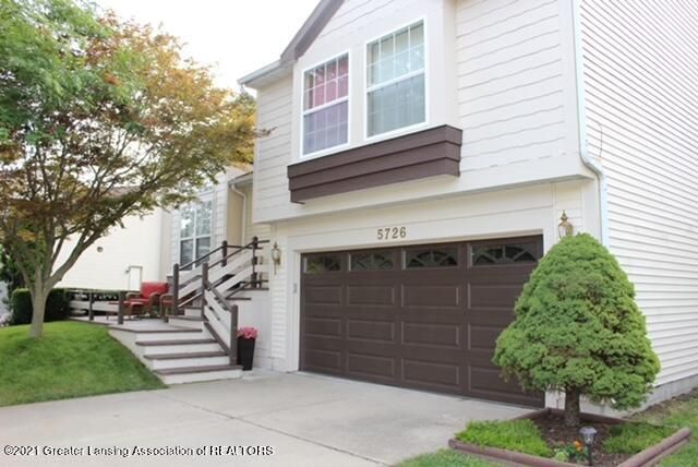 5726 Barren Dr, Lansing, MI 48911
