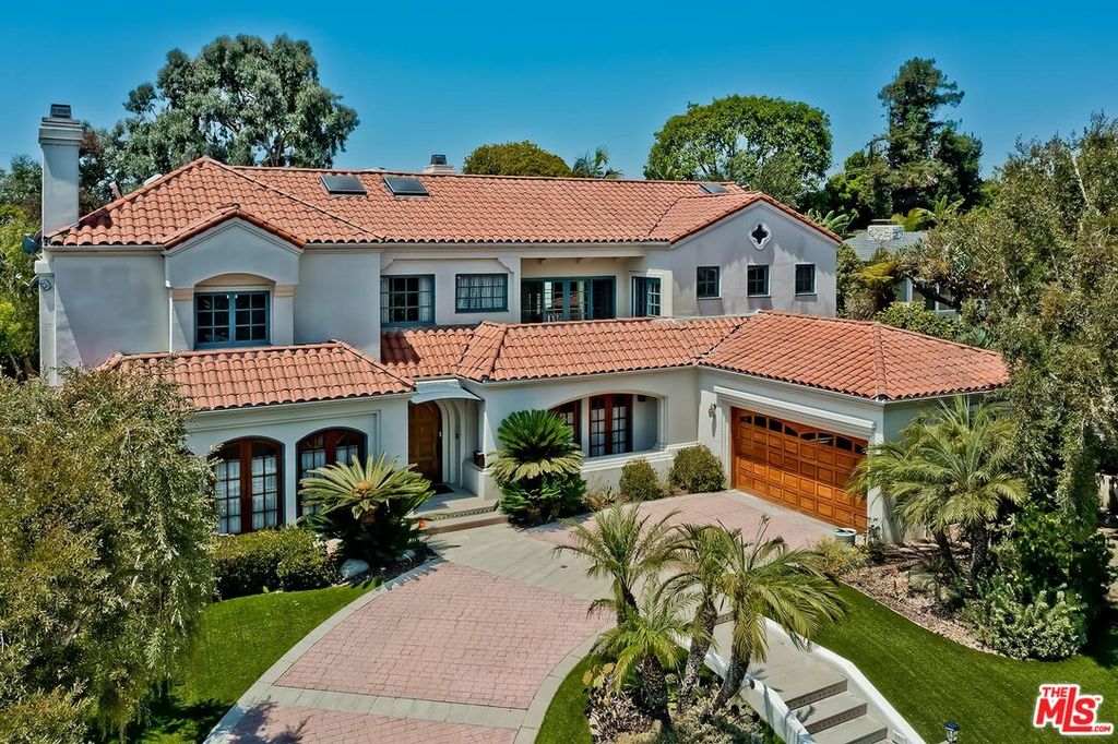 2971 Club Dr, Los Angeles, CA 90064