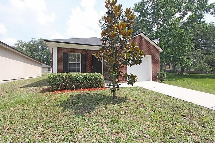 8327 Woods Ave, Jacksonville, FL 32216