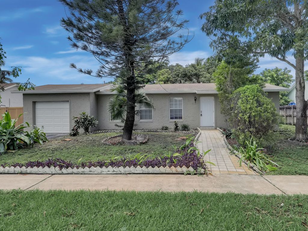 8121 NW 44th Ct, Lauderhill, FL 33351