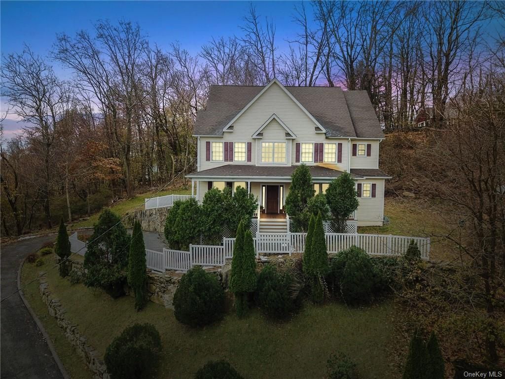 376 Bear Ridge Rd, Pleasantville, NY 10570