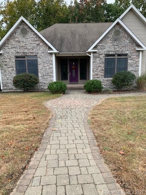 4 Pinewood Xing N, Naugatuck, CT 06770