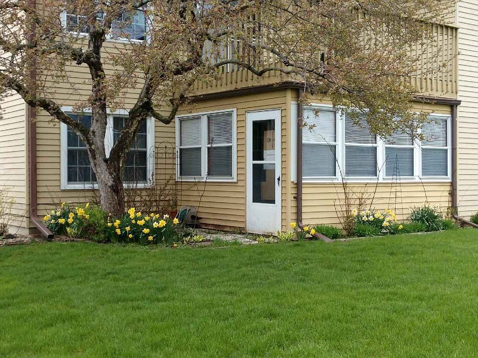 4111 Lexington Dr NE #B, Cedar Rapids, IA 52402