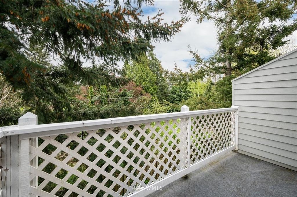 2713 W Maplewood Ave, Bellingham, WA 98225