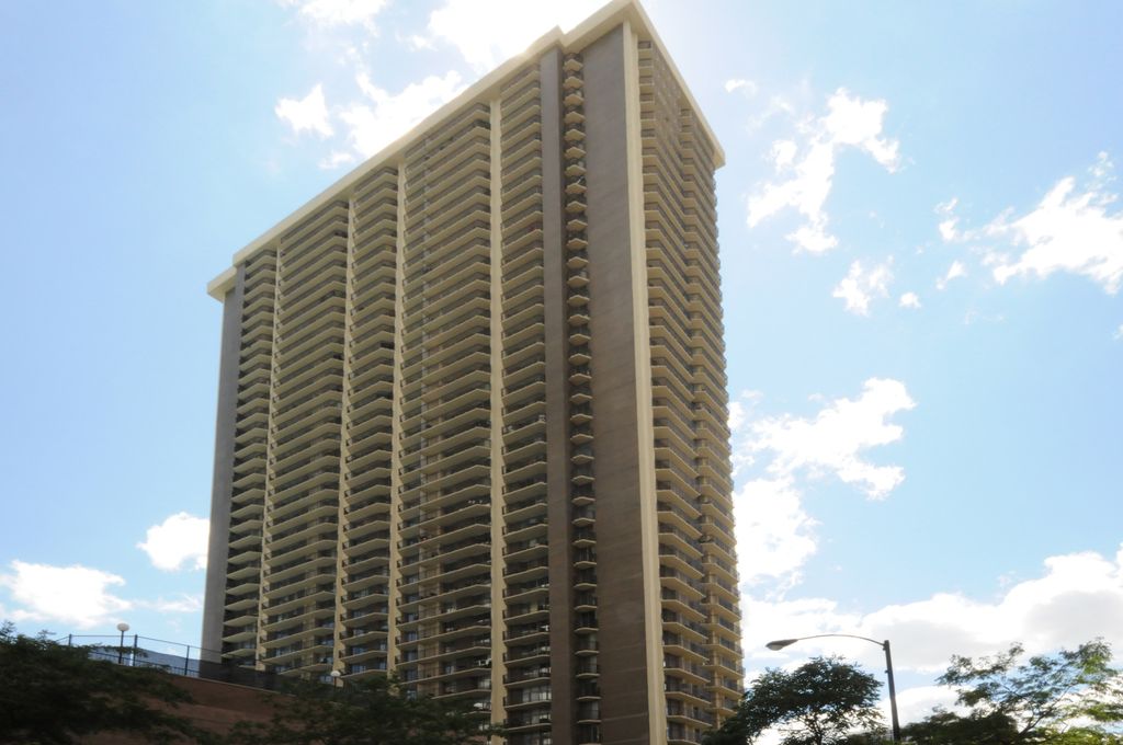 6007 N Sheridan Rd #34G, Chicago, IL 60660